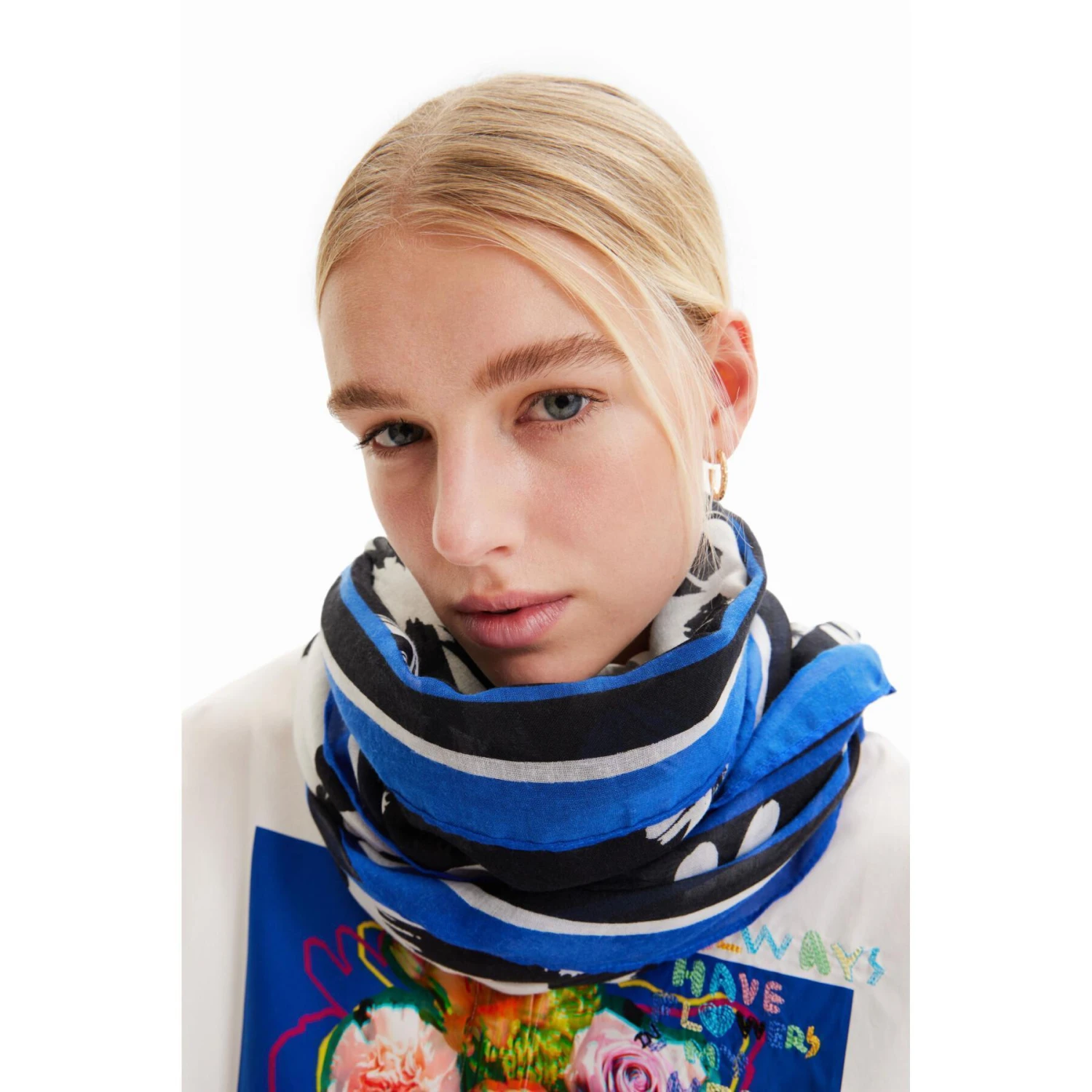 Vrouwensjaal Met Rechthoekige Bloem Desigual Arty 3 Vrouwensjaal Met Rechthoekige Bloem Desigual Arty